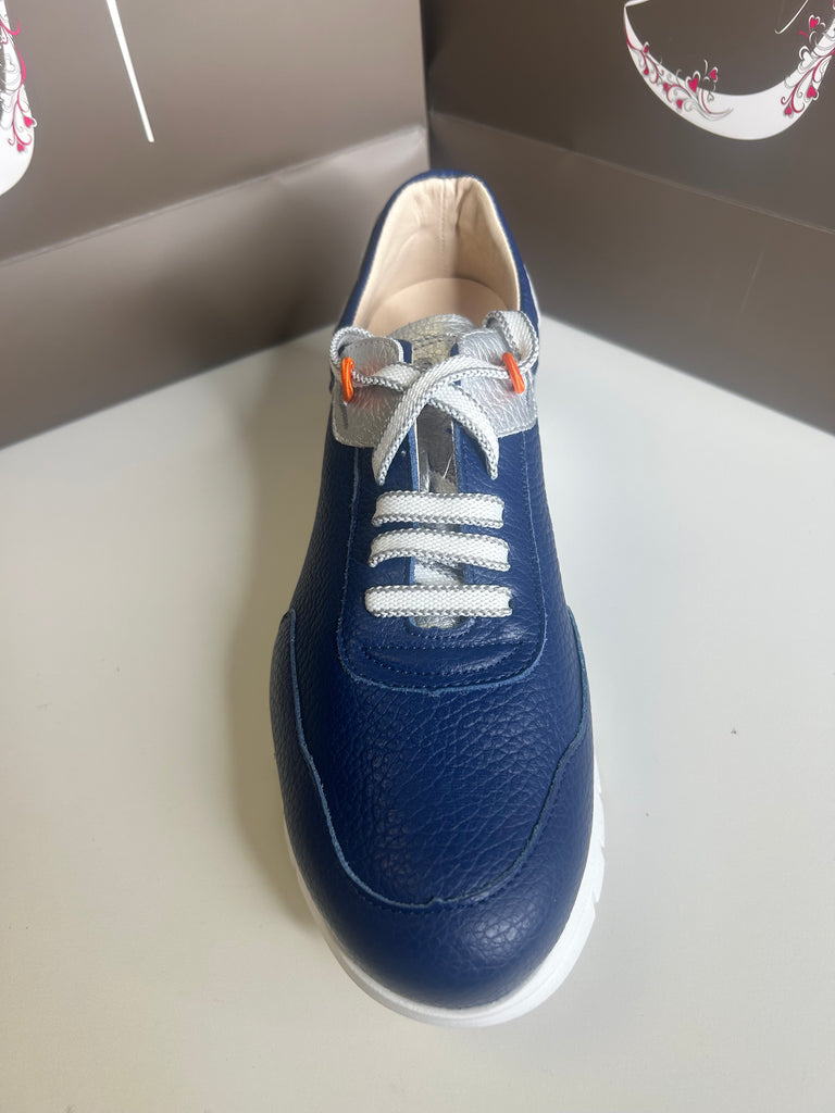 Jose Saenz 261078 trainer Bogota navy/white