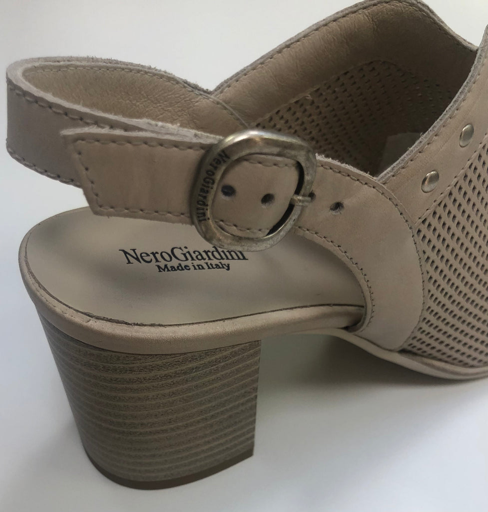 NeroGiardini 25058 Champagne sandal