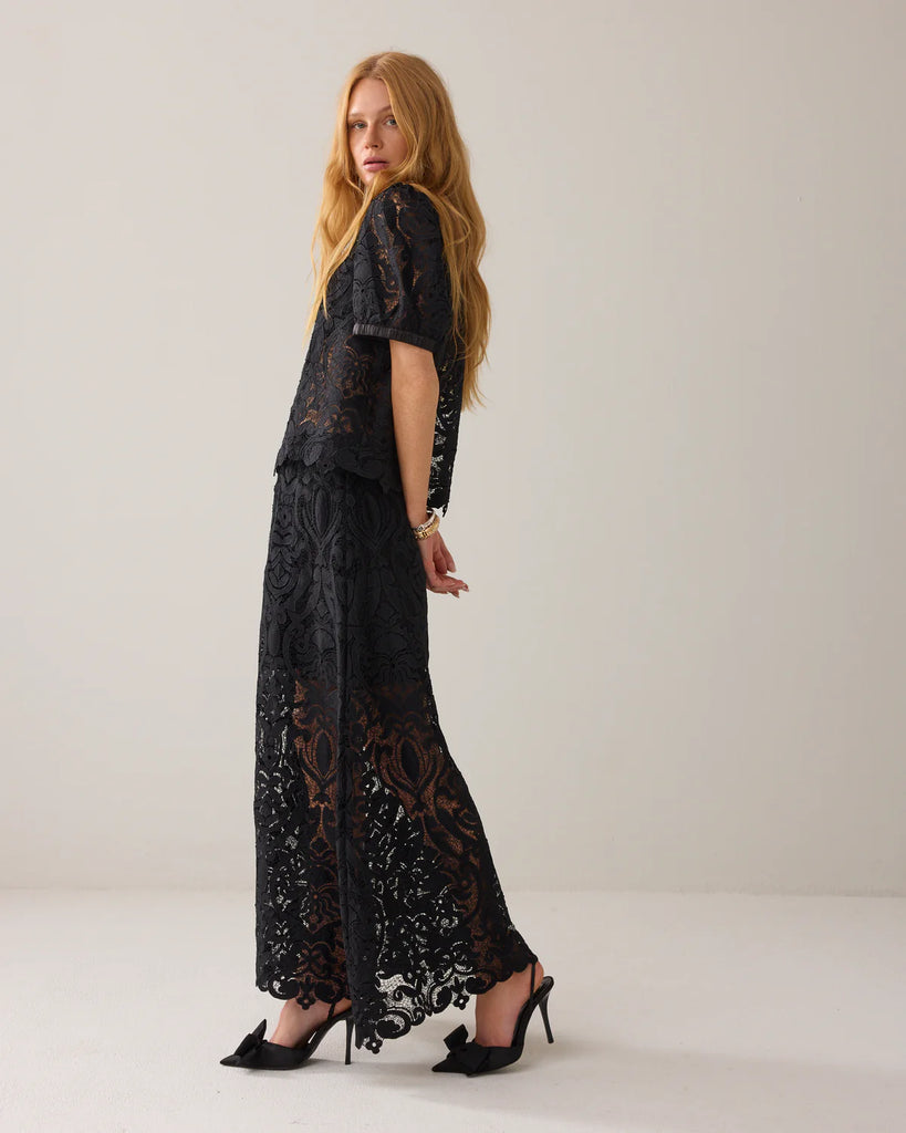 Summum blk lace top 12182