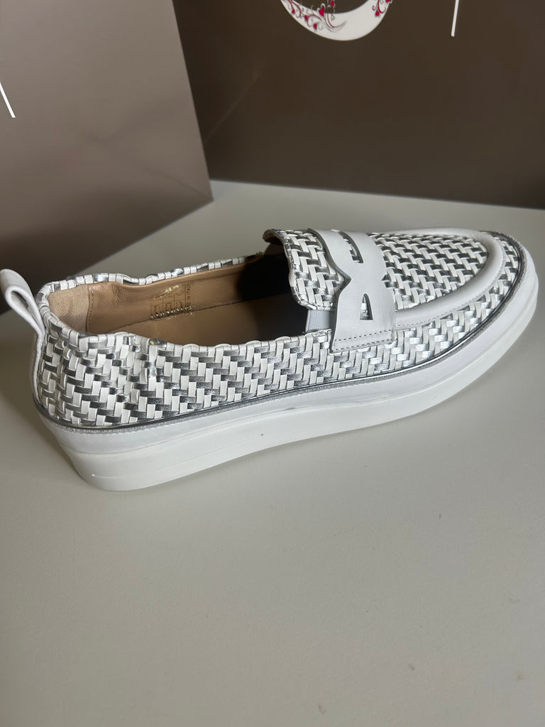 XSA 261029 White/Silver shoe