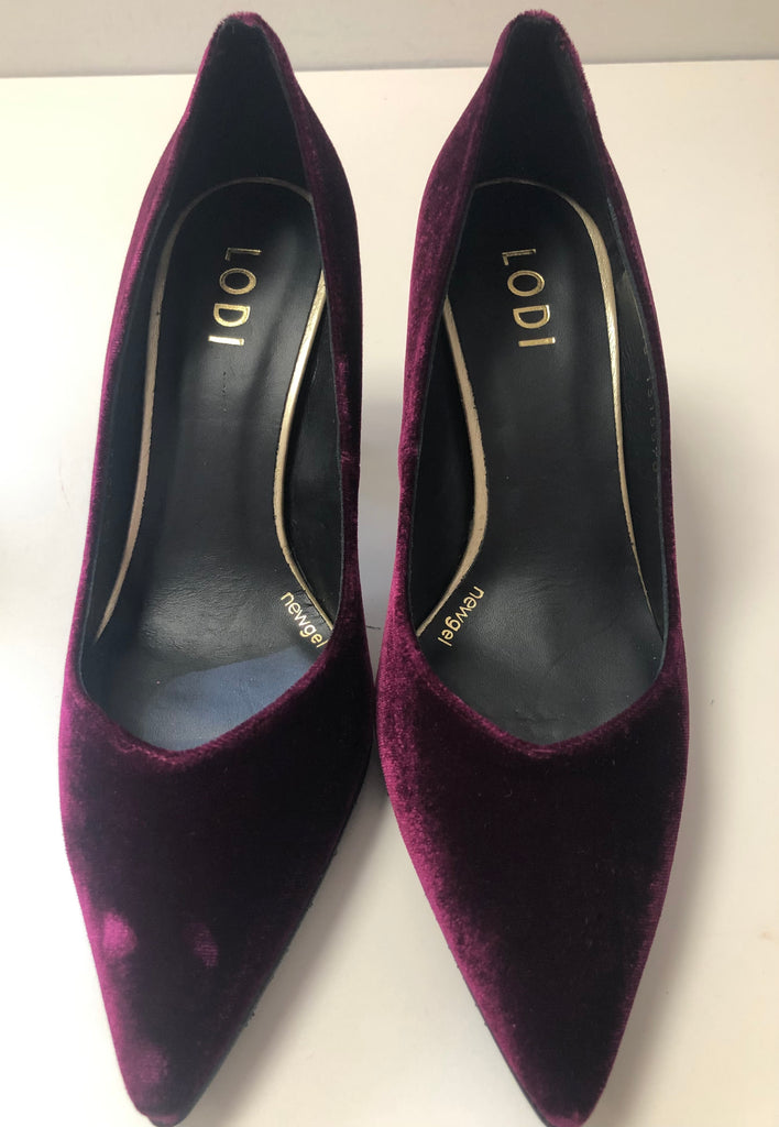 Lodi 25079 Burgundy velvet court