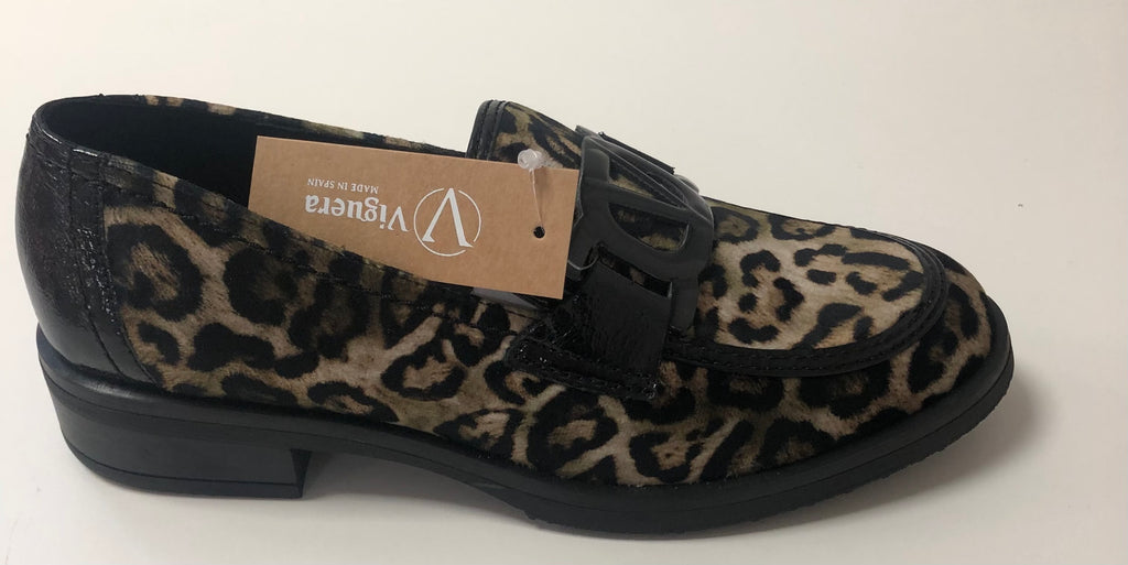Viguera Beige Leopard print loafer 24214