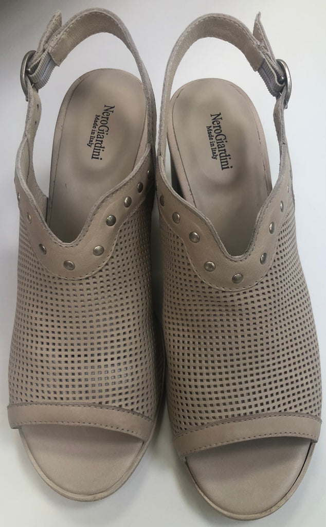 NeroGiardini 25058 Champagne sandal
