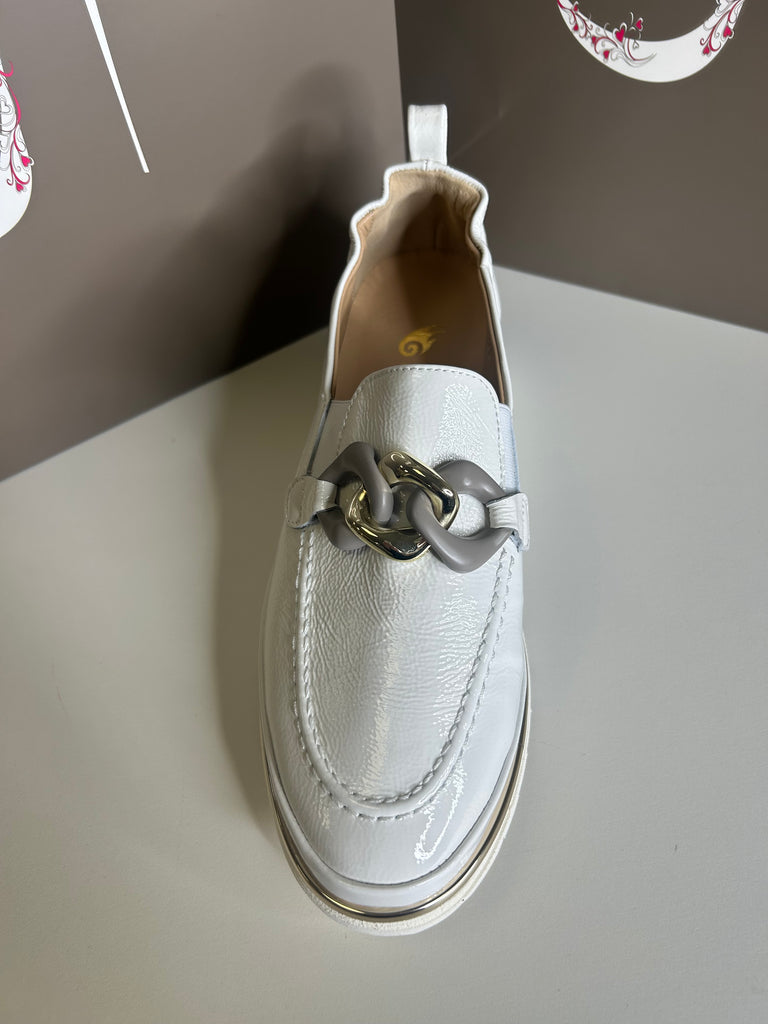 XSA 261028 White shoe
