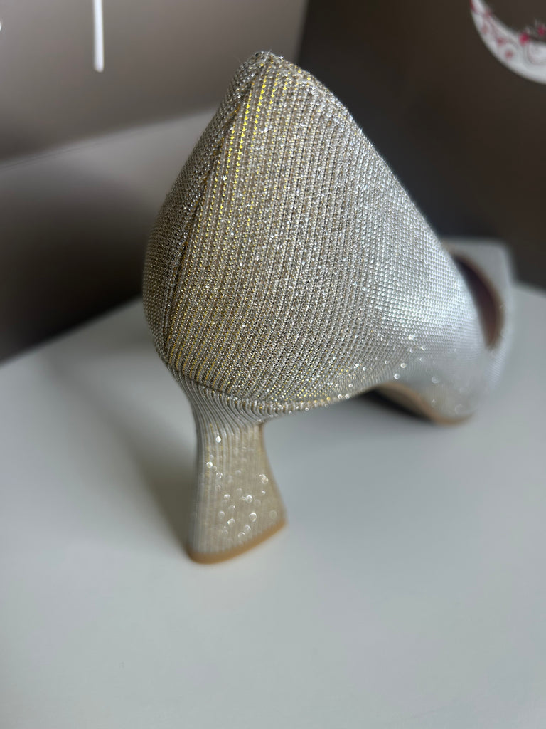 Lodi 261049 gold court shoe