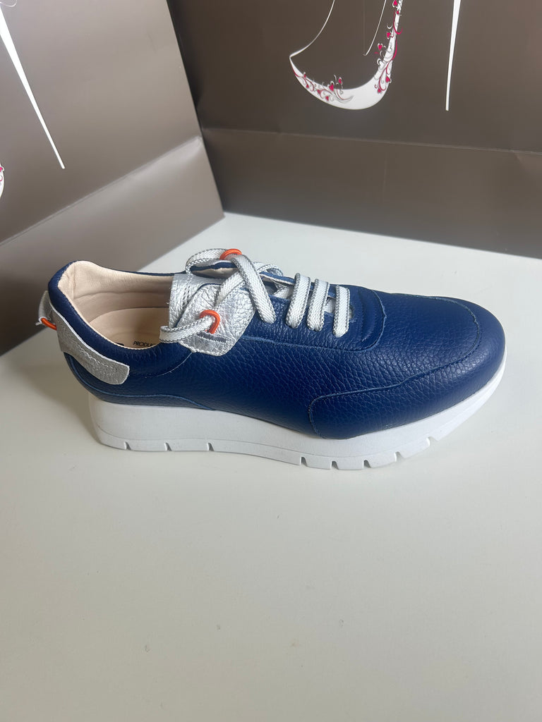Jose Saenz 261078 trainer Bogota navy/white