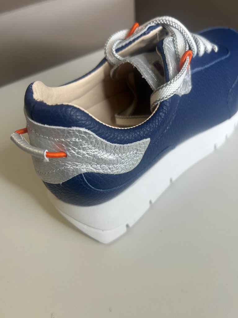 Jose Saenz 261078 trainer Bogota navy/white