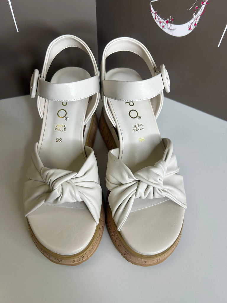 Repo 261085 Avorio Cream Sandal