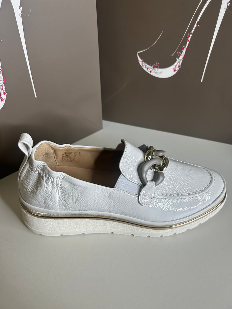 XSA 261028 White shoe