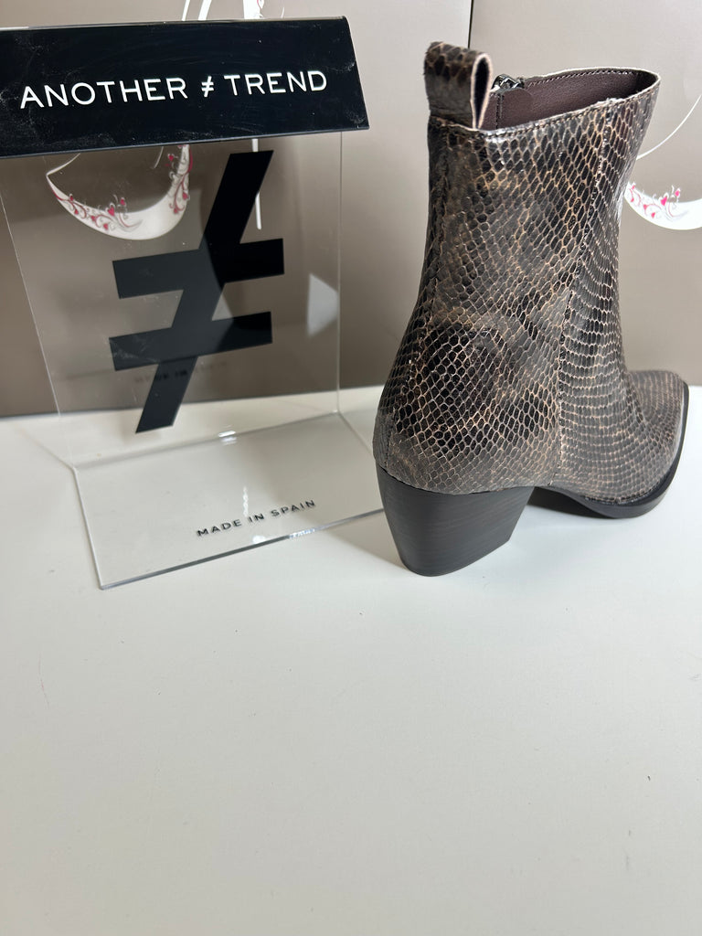 Another Trend Ankle Boot 261175 ‘Piton Metal’ Brown
