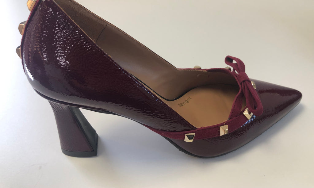 Lodi 25081 Burgundy patent court