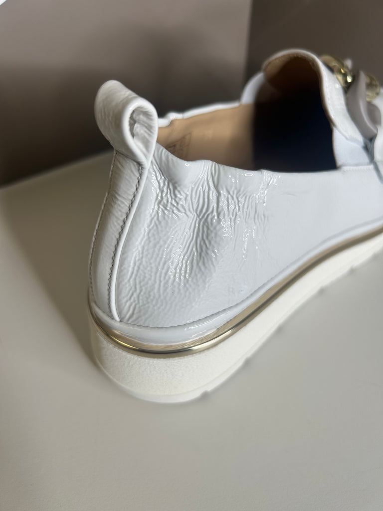 XSA 261028 White shoe