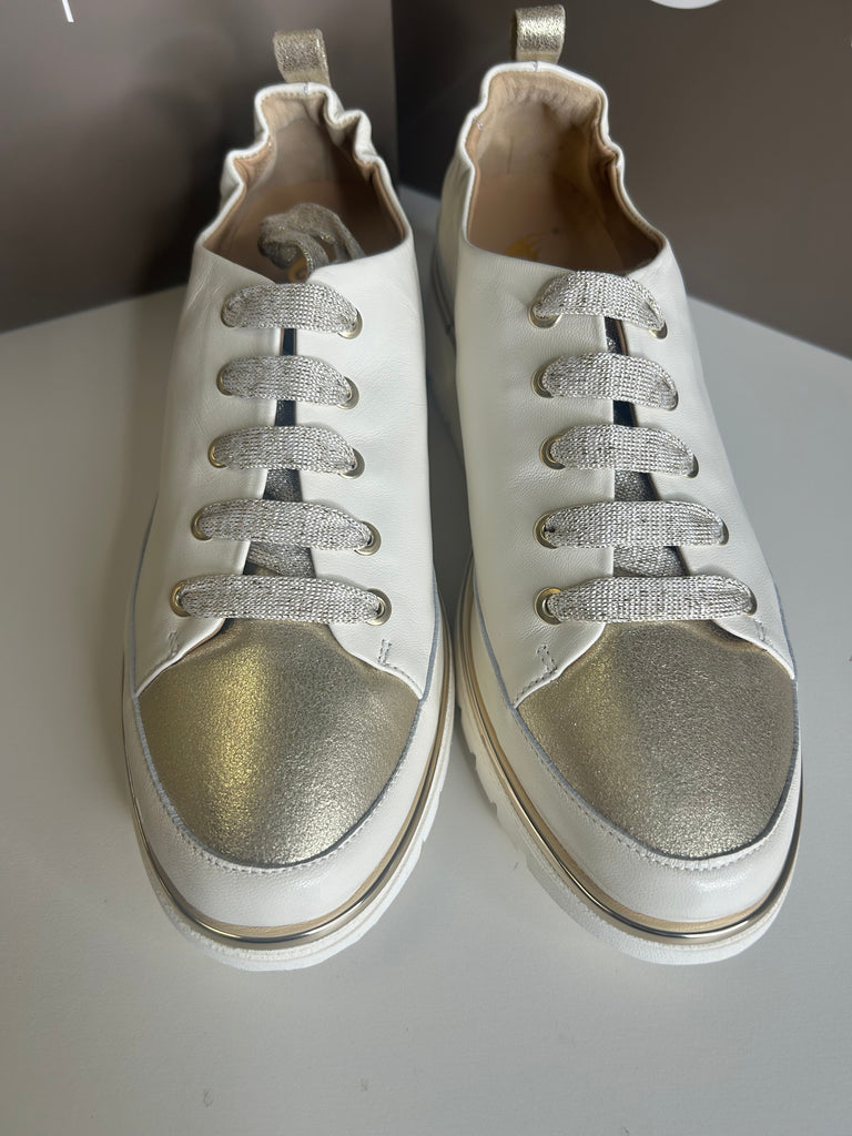 XSA 261030 trainer cream/gold