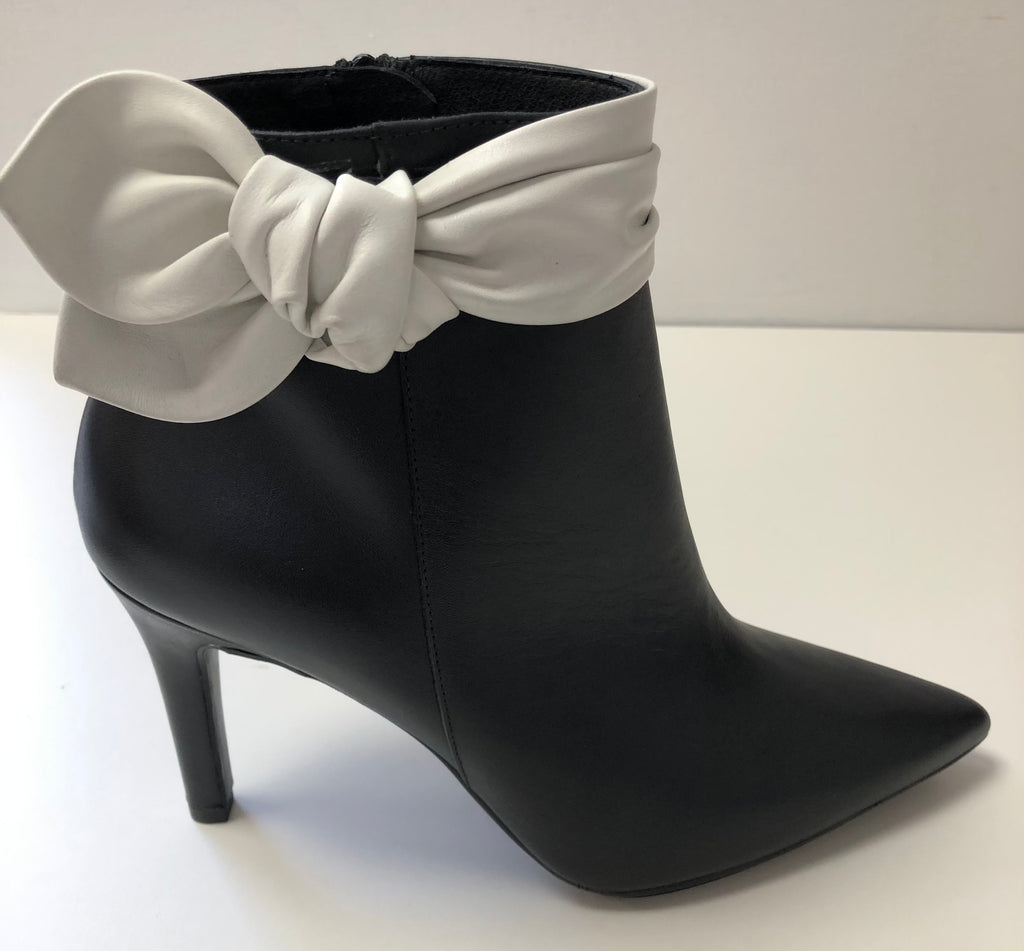 Lodi Black boot with polar bow 24166