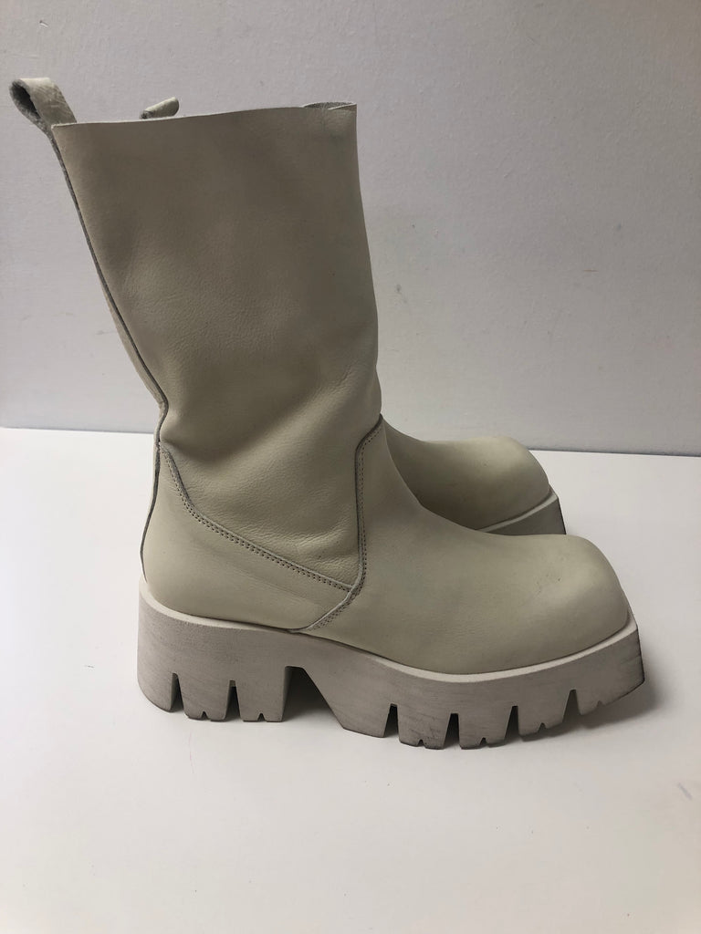 Lofina cream boot 24217