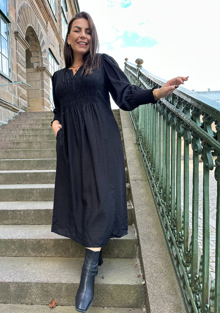 Isay Ane V neck Dress Black
