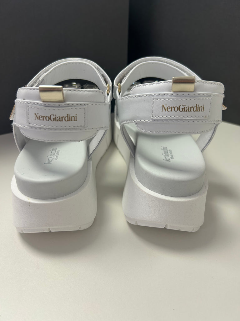 NeroGiardini white diamond sandal 25075
