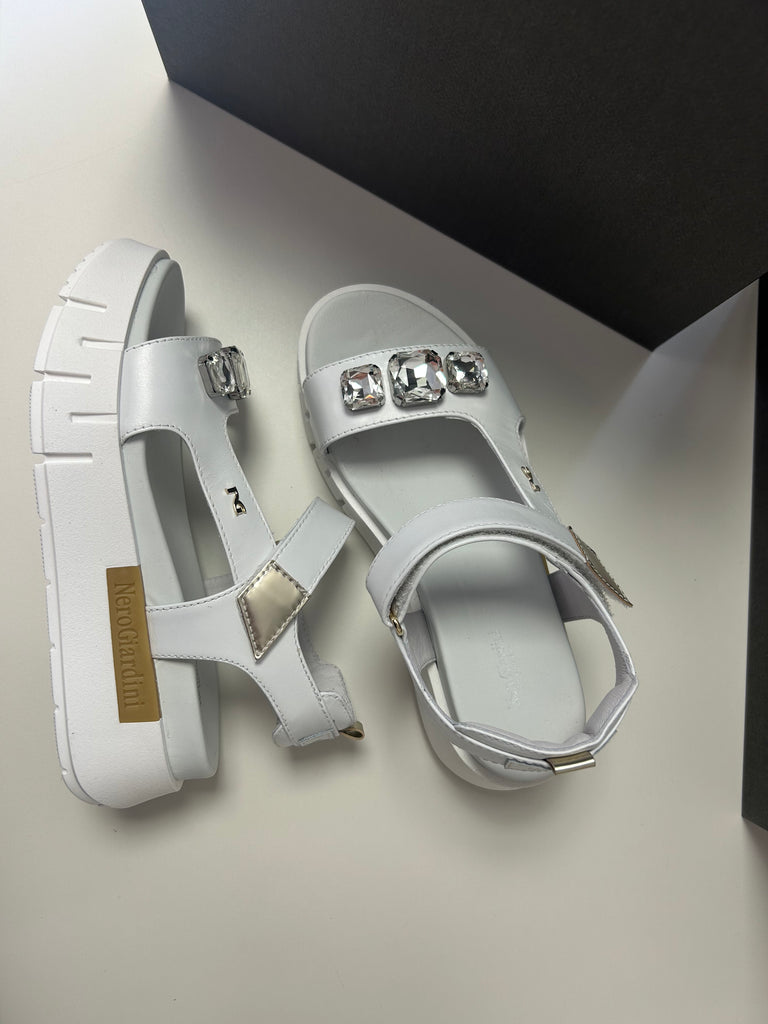 NeroGiardini white diamond sandal 25075