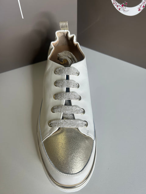 XSA 261030 trainer cream/gold