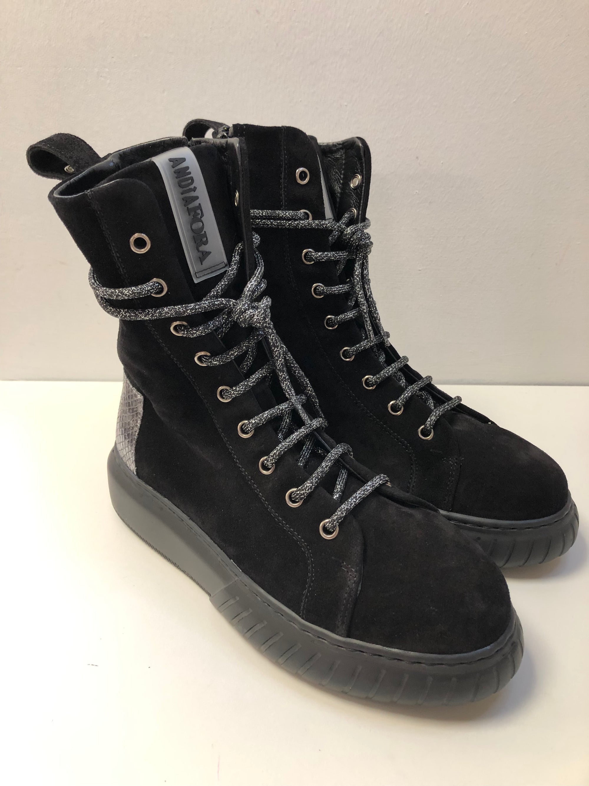 Andia Fora Seilor Black Suede boot 24179