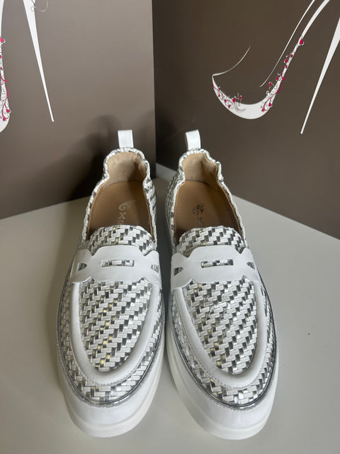 XSA 261029 White/Silver shoe