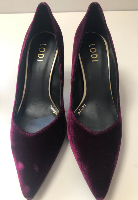 Lodi 25079 Burgundy  velvet court