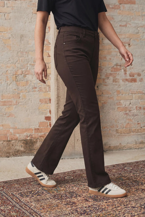 Isay Flare Coated Pants Brown