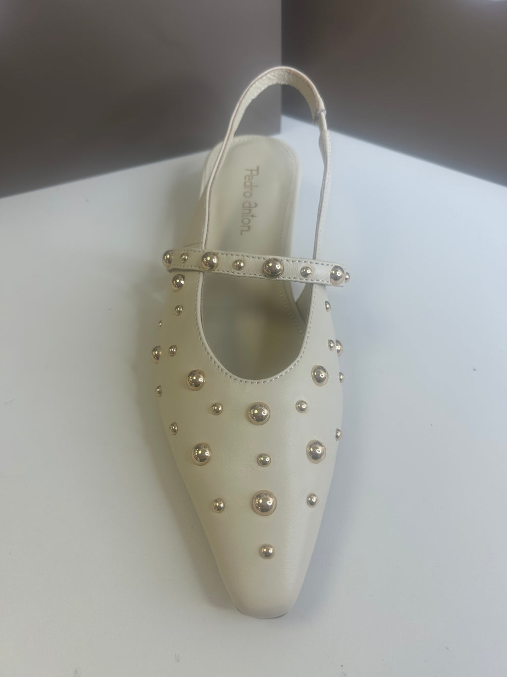 Pedro Anton 261057 Togo V26 cream