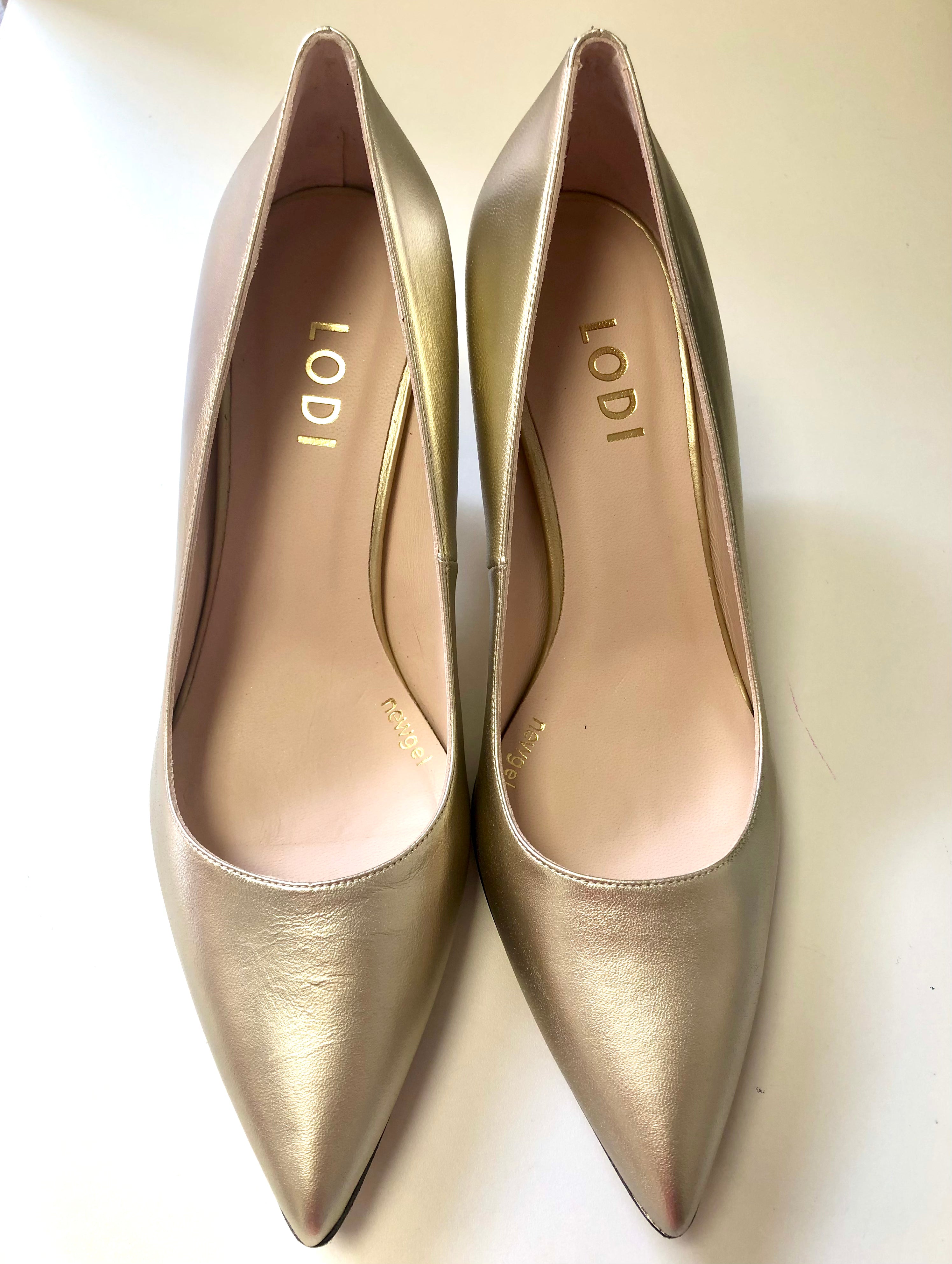 Lodi  gold court shoe 24128