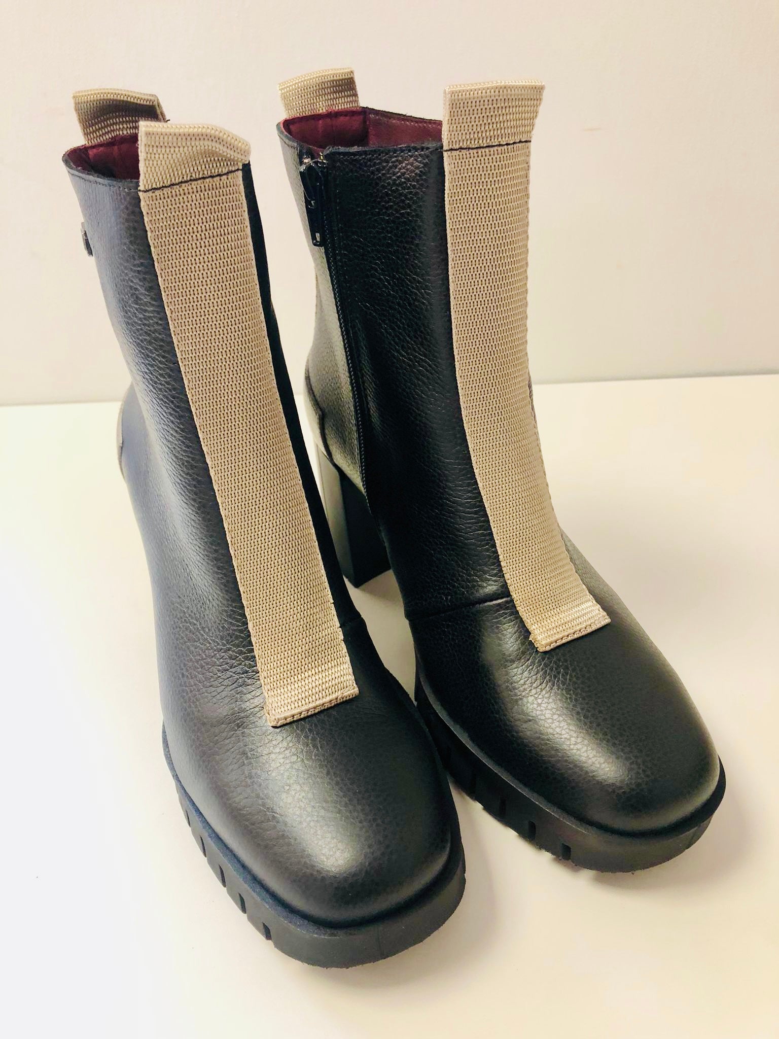 Jose Black & Taupe boot 24150