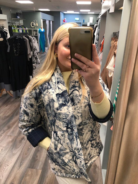 Pottery print quilted jacket 

Sizes: F/S