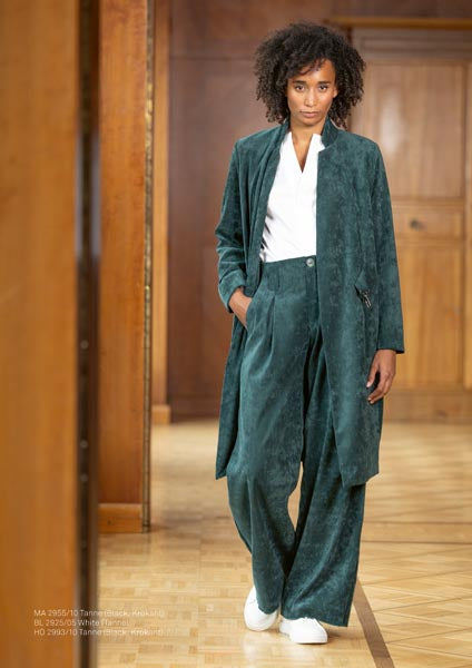 Ania SCHIERHOLT Jade green suede coat