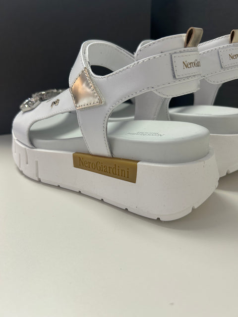 NeroGiardini white diamond sandal 25075
