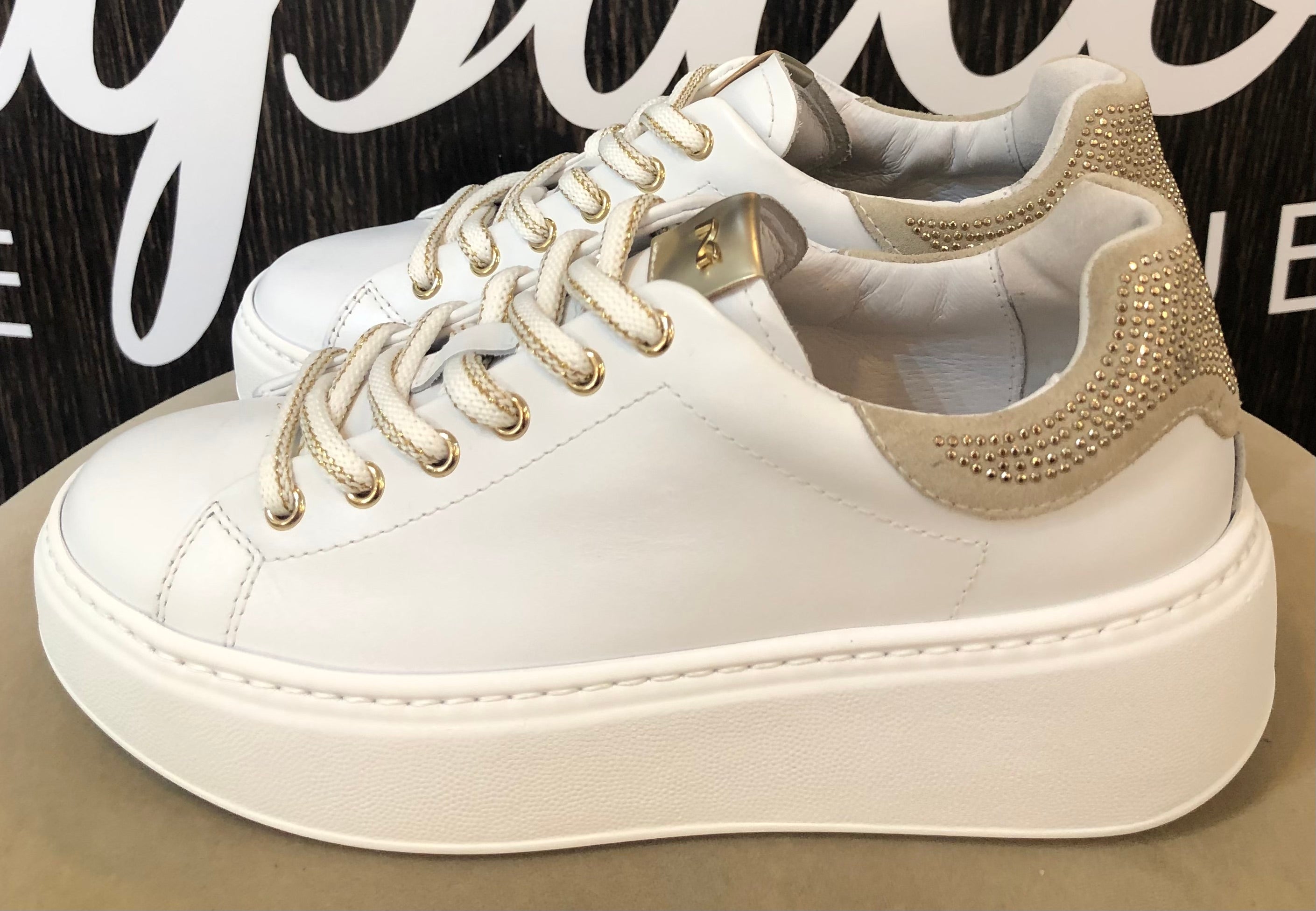 NeroGiardini White/Gold Trainer 24027