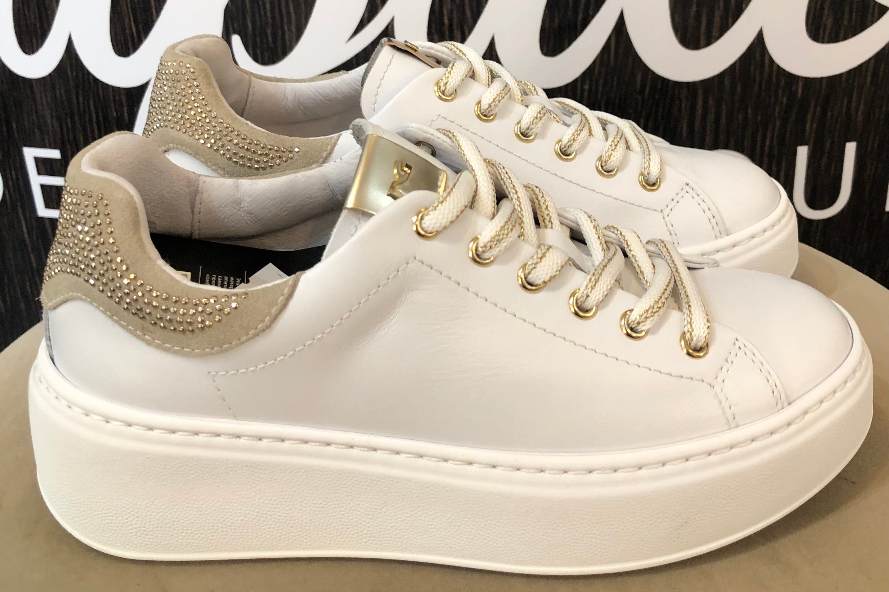 NeroGiardini White/Gold Trainer 24027