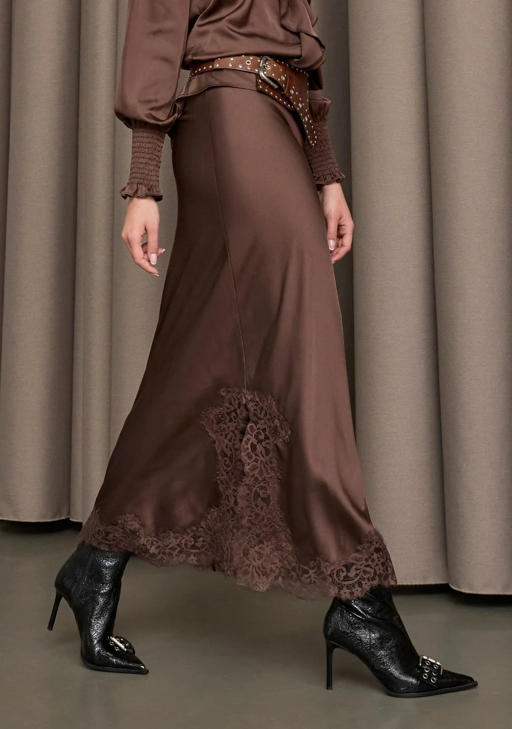 I Say Steff Lace Skirt Dark Brown